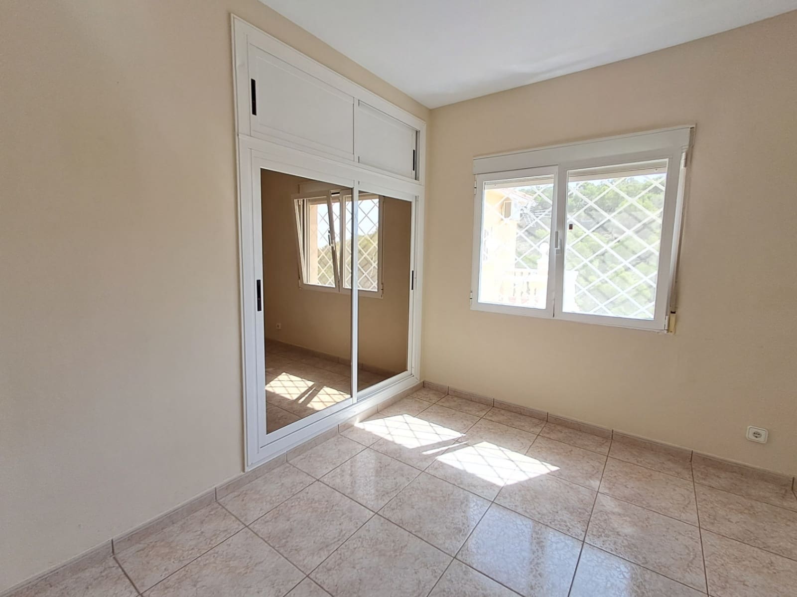 4 bedroom Villa for rent in Alhama Springs with pool garage - € 2,200 (Ref: 9161835)