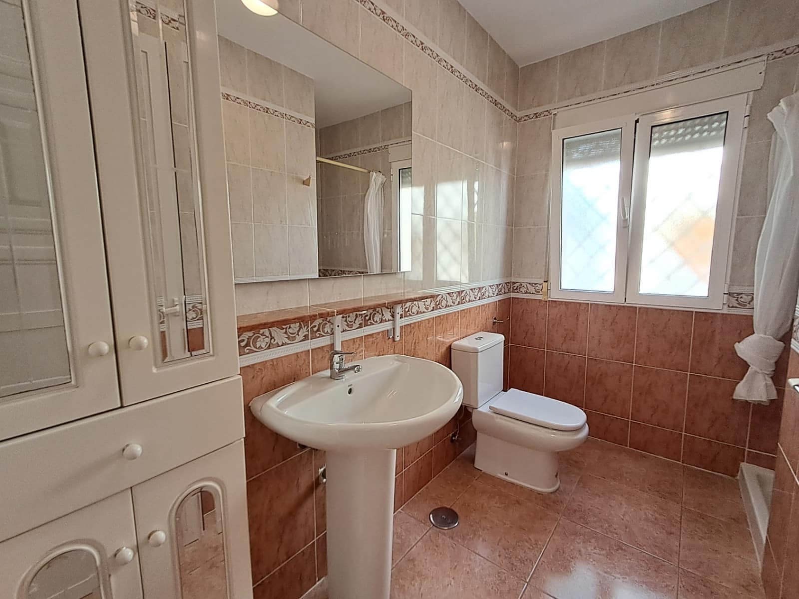 4 bedroom Villa for rent in Alhama Springs with pool garage - € 2,200 (Ref: 9161835)