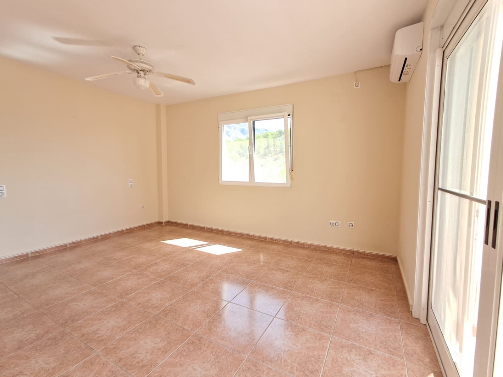 4 bedroom Villa for rent in Alhama Springs with pool garage - € 2,200 (Ref: 9161835)