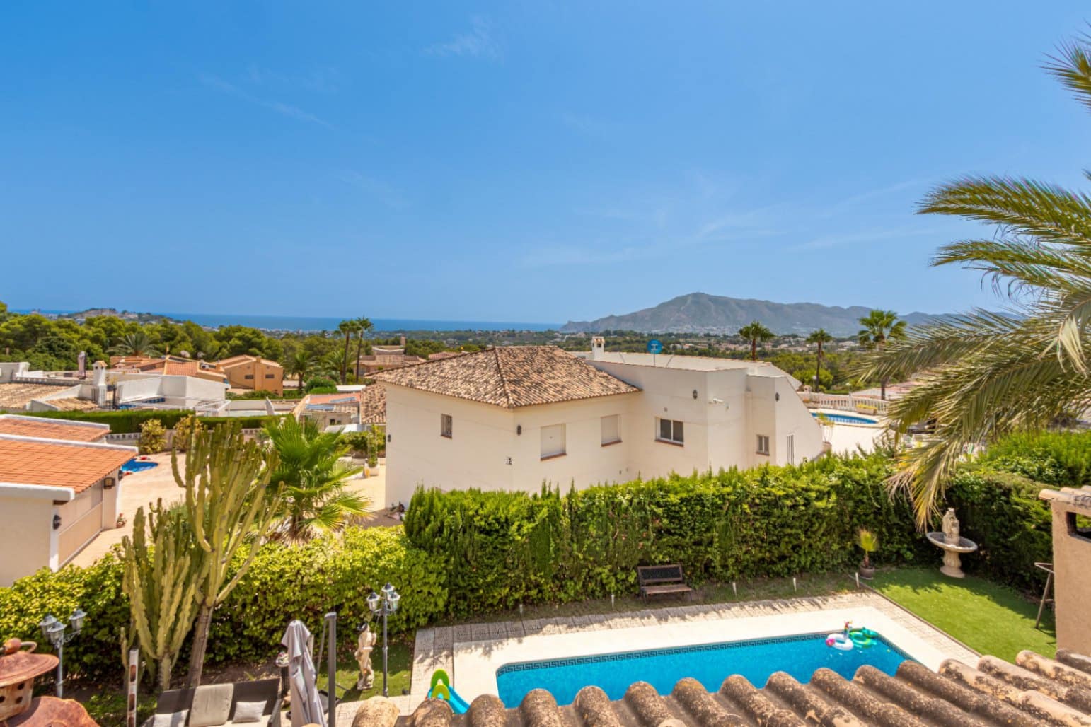 6 soveværelse Villa til salg i La Nucia med swimmingpool garage - € 860.000 (Ref: 9192669)