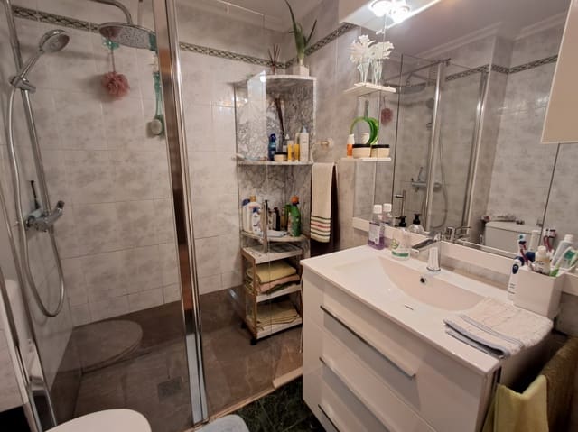 2 slaapkamer Appartement te koop in Benidorm met zwembad garage - € 215.000 (Ref: 9247468)