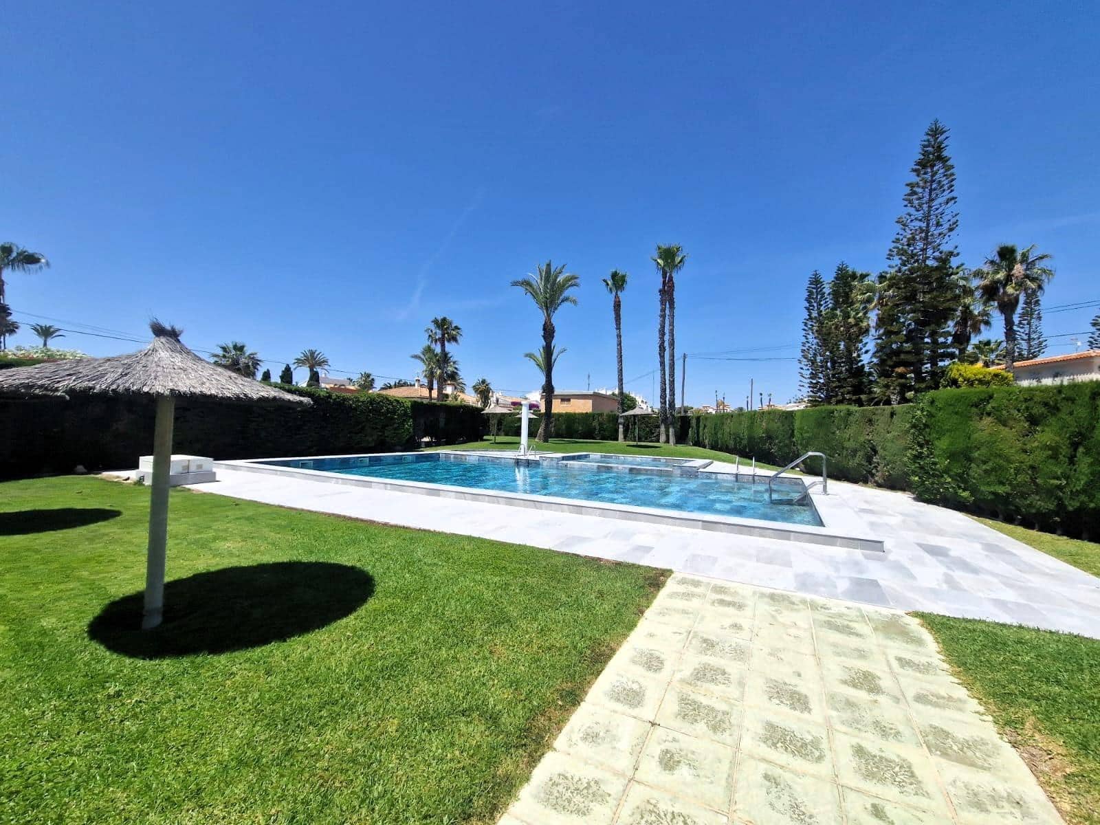 3 slaapkamer Appartement te koop in Playa Flamenca met zwembad garage - € 350.000 (Ref: 9255757)