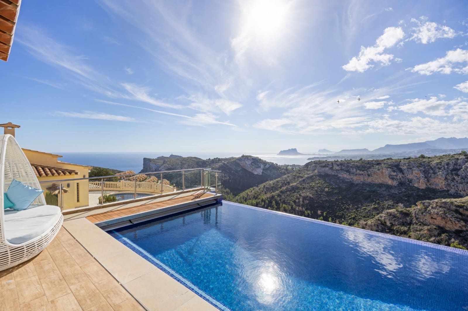 Chalet de 4 habitaciones en Cumbre del Sol en venta con piscina garaje - 1.550.000 € (Ref: 9258103)