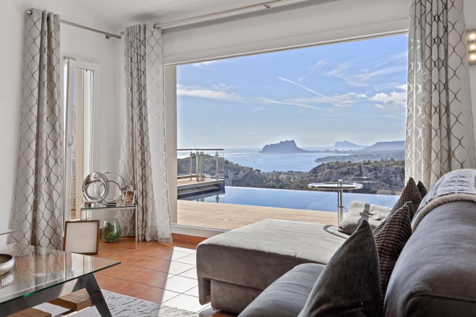 Chalet de 4 habitaciones en Cumbre del Sol en venta con piscina garaje - 1.550.000 € (Ref: 9258103)