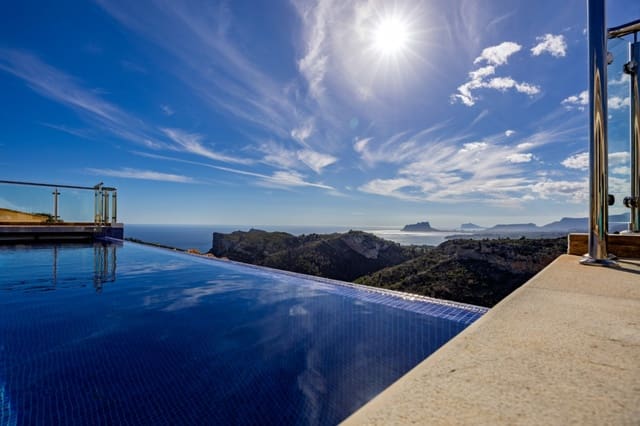 Chalet de 4 habitaciones en Cumbre del Sol, Benitachell / Benitatxell en venta con piscina garaje - 1.550.000 € (Ref: 9258103)