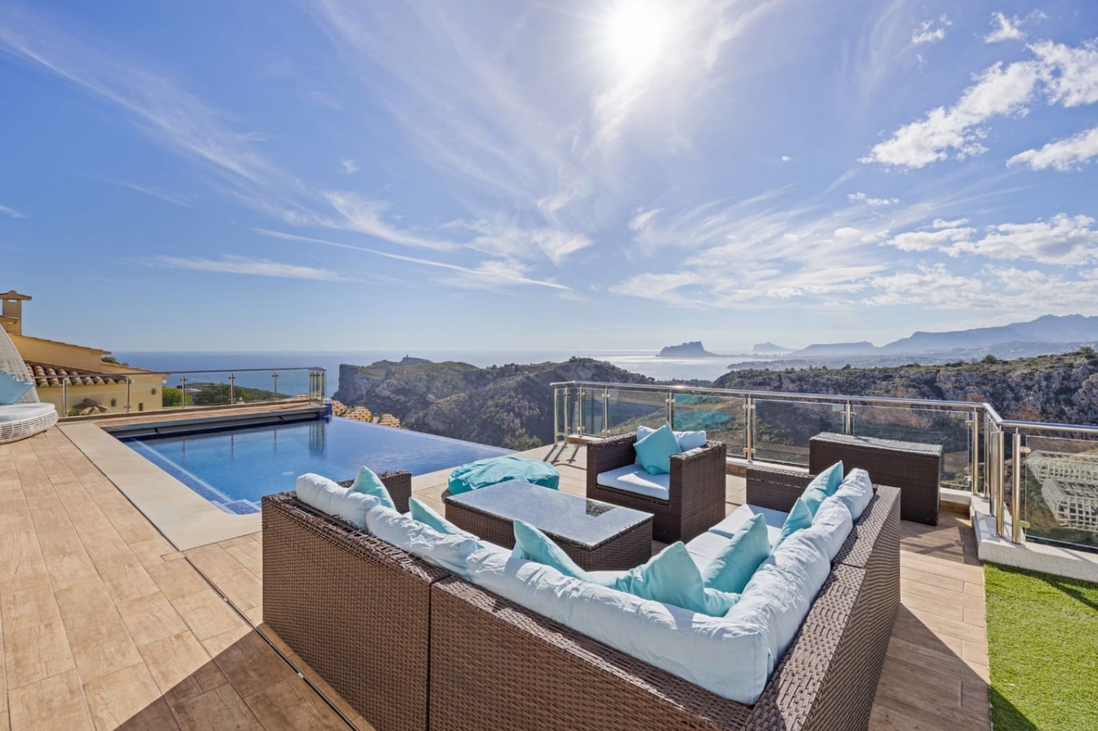 Chalet de 4 habitaciones en Cumbre del Sol en venta con piscina garaje - 1.550.000 € (Ref: 9258103)