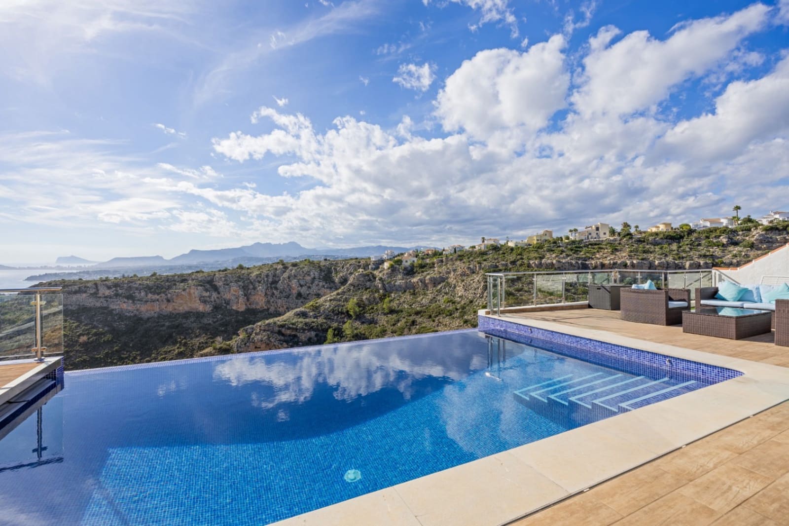 Chalet de 4 habitaciones en Cumbre del Sol en venta con piscina garaje - 1.550.000 € (Ref: 9258103)