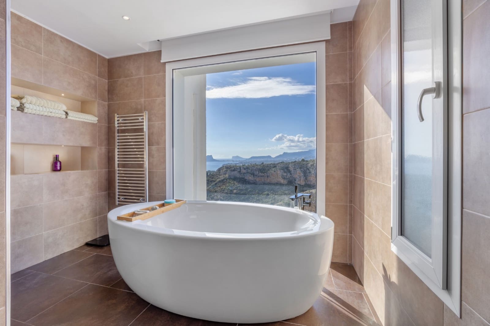 Chalet de 4 habitaciones en Cumbre del Sol en venta con piscina garaje - 1.550.000 € (Ref: 9258103)