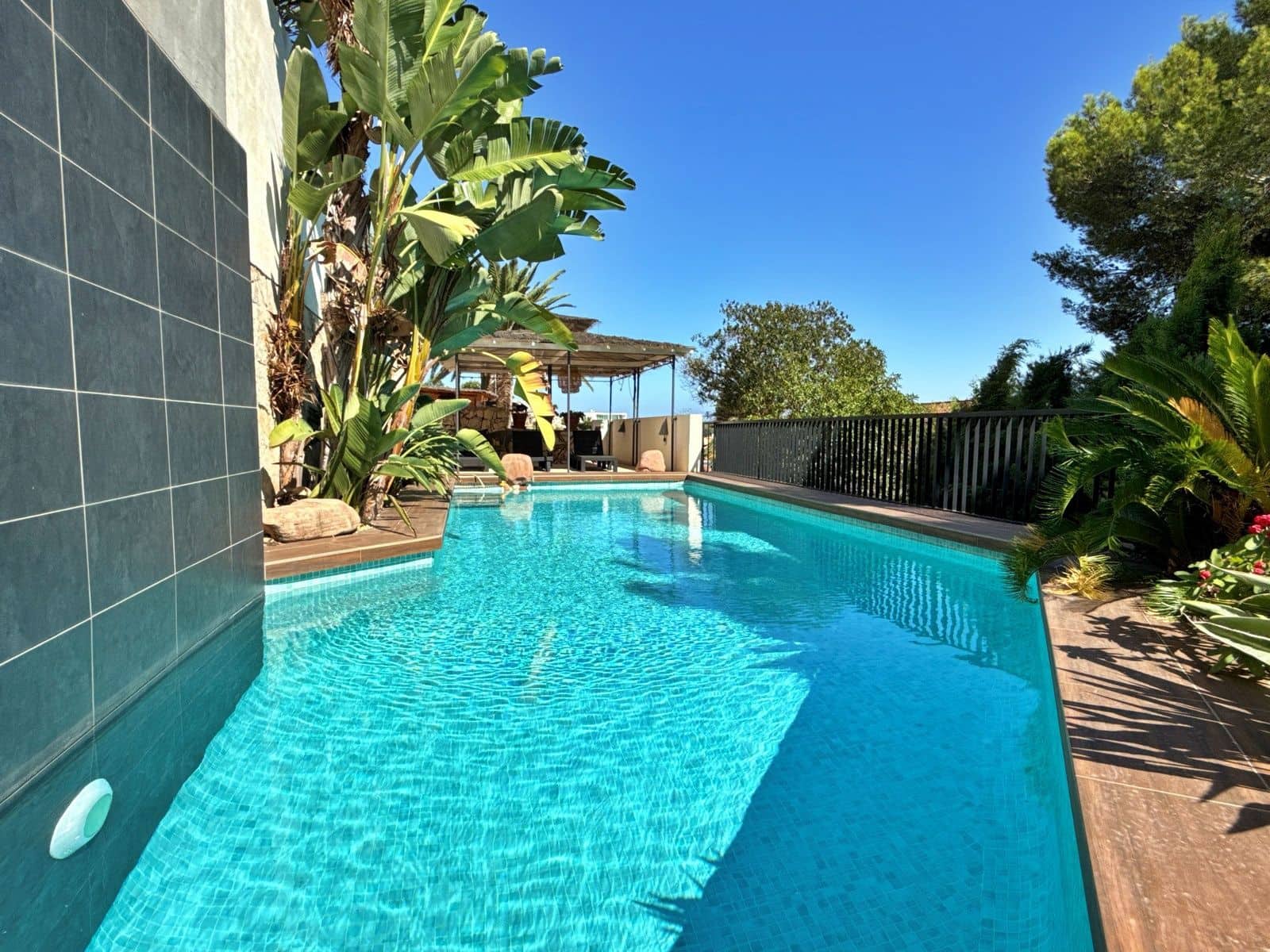 5 soveværelse Villa til salg i Montemar med swimmingpool garage - € 625.000 (Ref: 9261835)