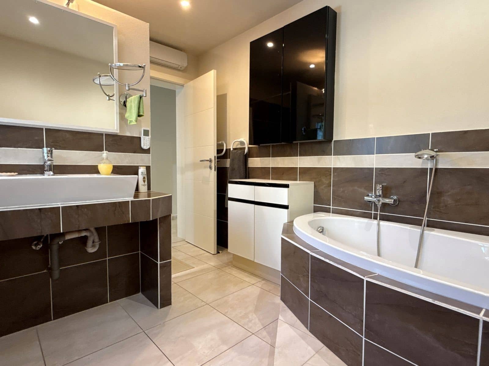 5 soveværelse Villa til salg i Montemar med swimmingpool garage - € 625.000 (Ref: 9261835)