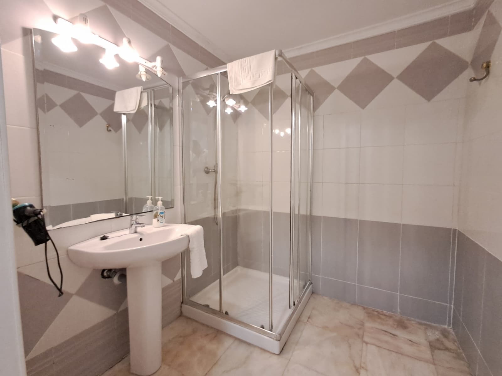 6 makuuhuone Huoneisto myytävänä paikassa Benidorm mukana uima-altaan - 498 000 € (Ref: 9263555)