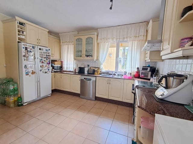 Chalet de 4 habitaciones en Montebello, La Nucia en venta con piscina garaje - 545.000 € (Ref: 9283163)