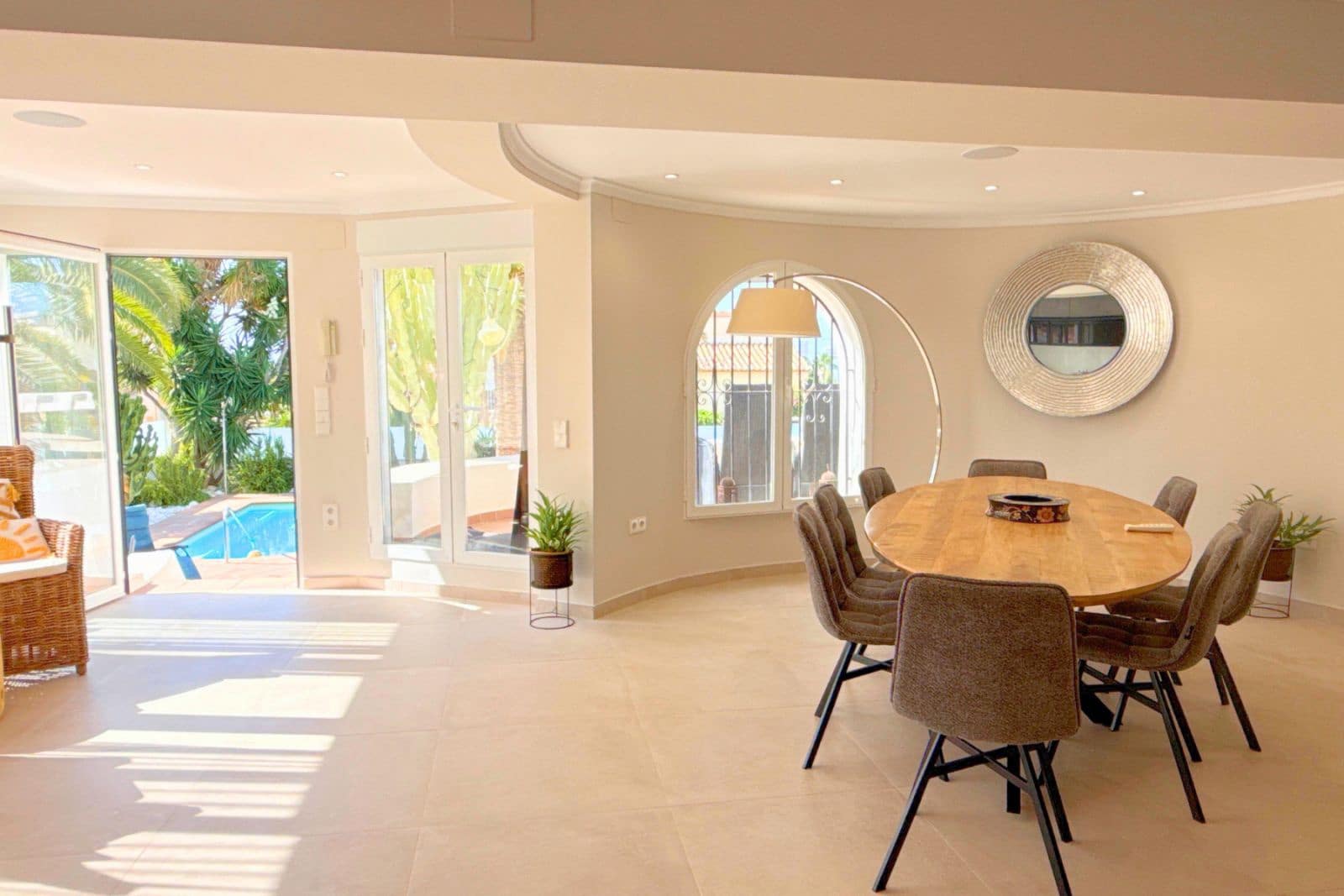 4 bedroom Villa for rent in Calpe / Calp with pool garage - € 4,500 (Ref: 9293548)