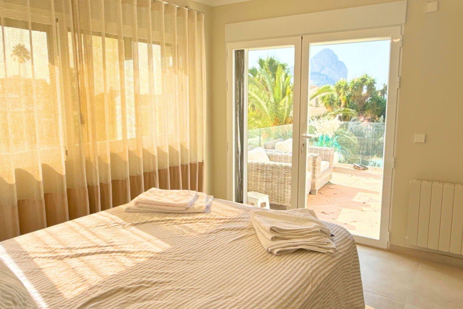 4 bedroom Villa for rent in Calpe / Calp with pool garage - € 4,500 (Ref: 9293548)