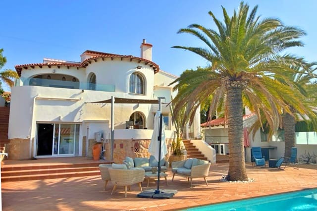 4 bedroom Villa for rent in Calpe / Calp with pool garage - € 4,500 (Ref: 9293548)