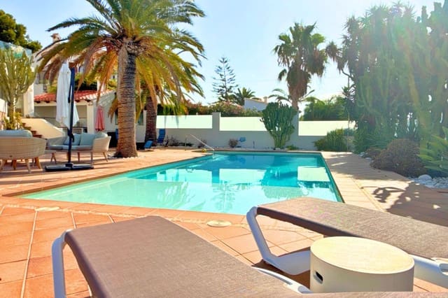 4 bedroom Villa for rent in Calpe / Calp with pool garage - € 4,500 (Ref: 9293548)