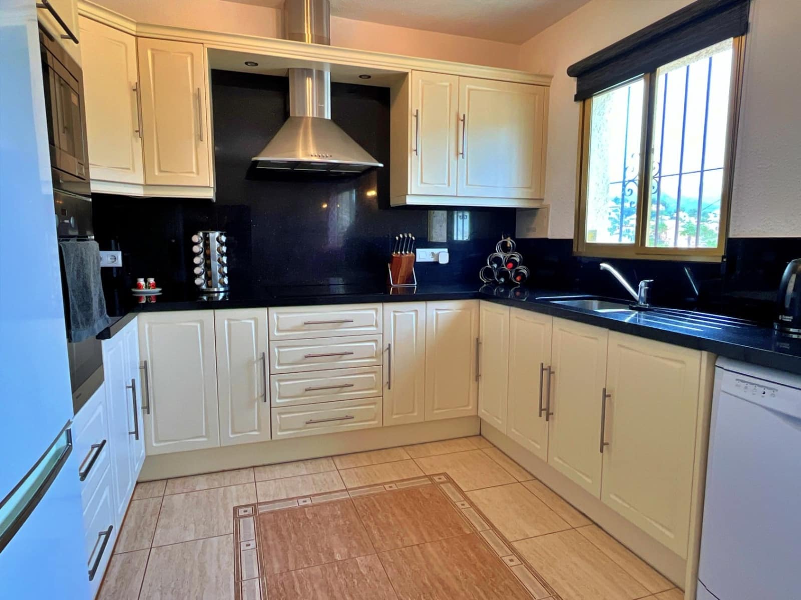 3 soveværelse Villa til salg i Calpe / Calp med swimmingpool garage - € 595.000 (Ref: 9295921)