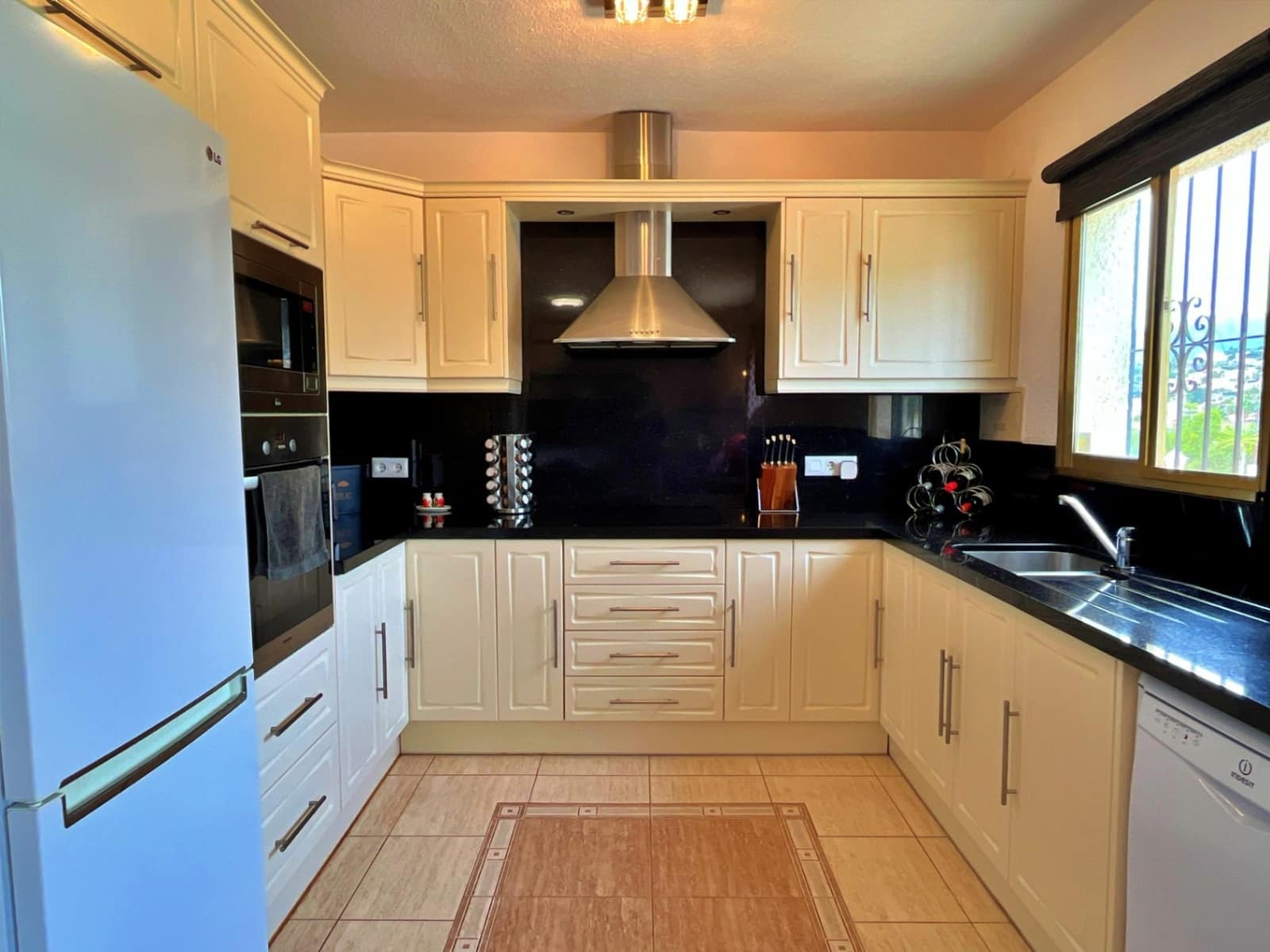 3 soveværelse Villa til salg i Calpe / Calp med swimmingpool garage - € 595.000 (Ref: 9295921)