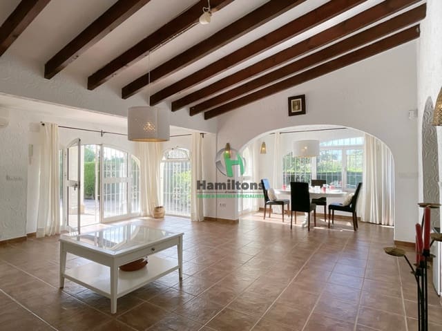 5 soverom Villa til salgs i Moraira, Teulada-Moraira med svømmebasseng garasje - € 770 000 (Ref: 9325429)