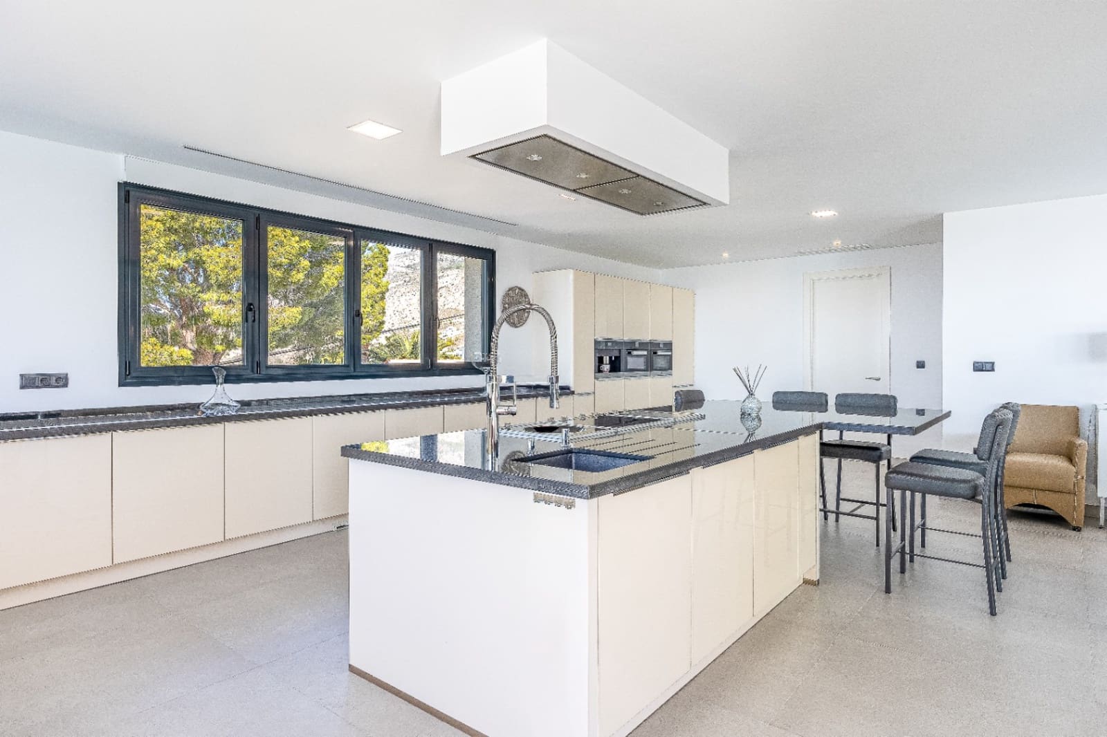 5 sypialnia Willa na sprzedaż w Altea la Vella z basenem garażem - 3 499 990 € (Ref: 9328337)