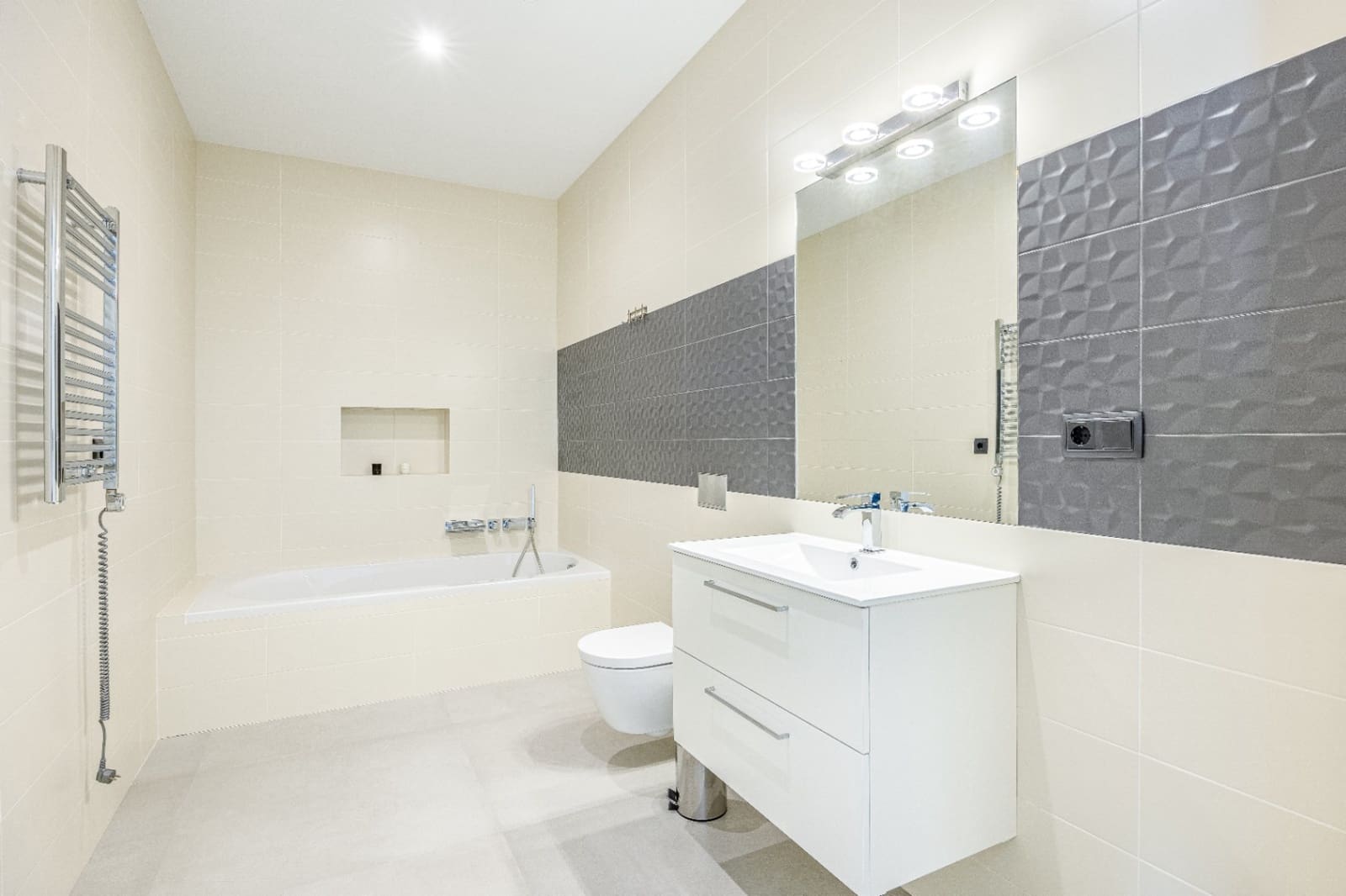 5 sypialnia Willa na sprzedaż w Altea la Vella z basenem garażem - 3 499 990 € (Ref: 9328337)