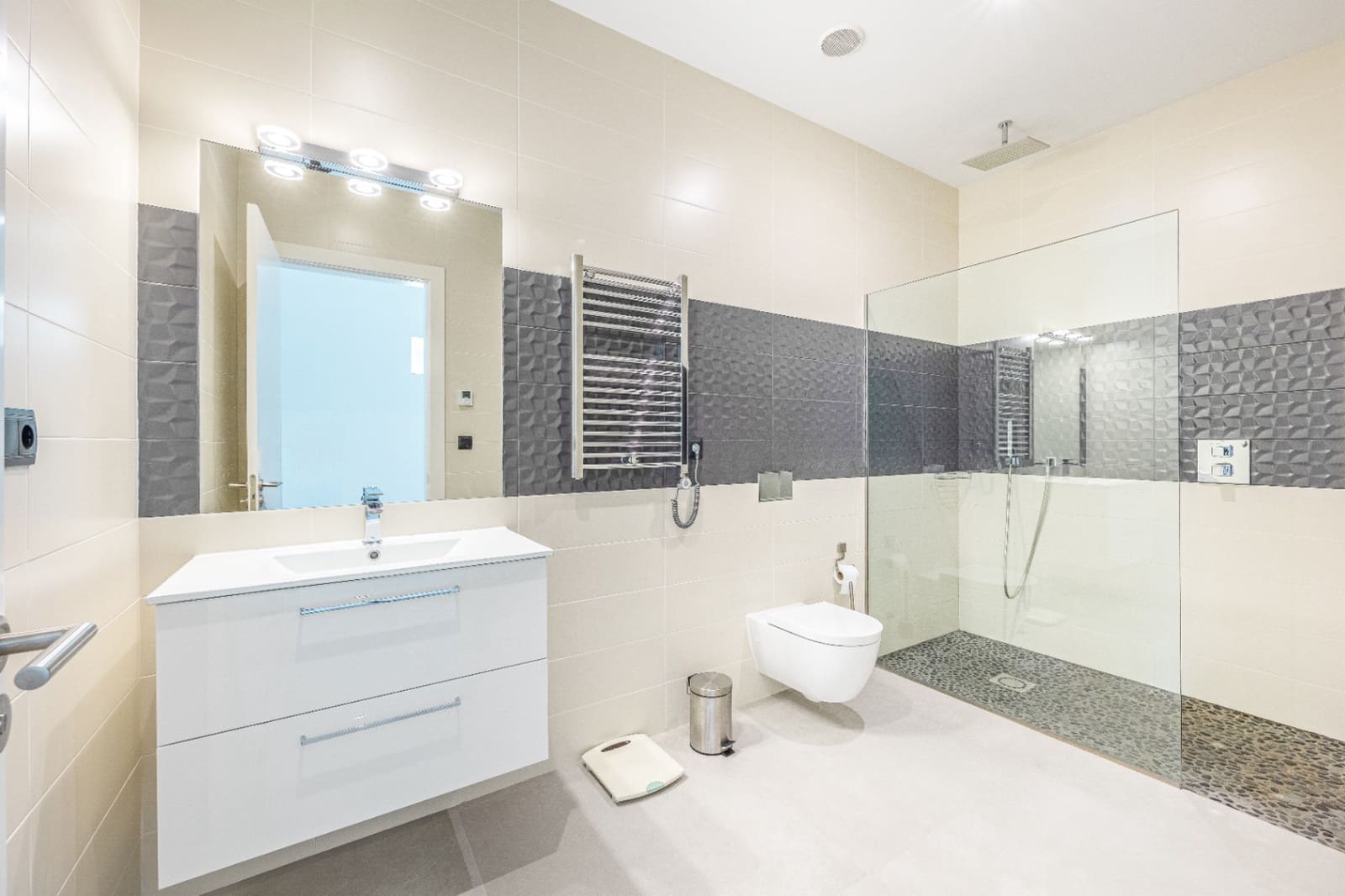 5 sypialnia Willa na sprzedaż w Altea la Vella z basenem garażem - 3 499 990 € (Ref: 9328337)