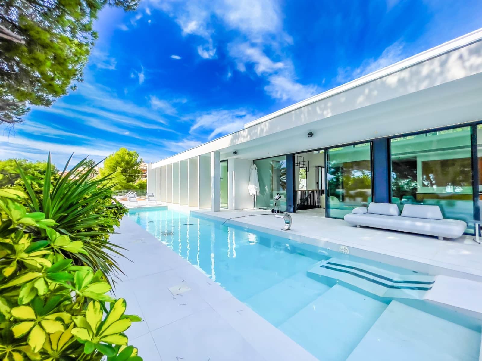 5 bedroom Villa for sale in Altea - € 4,700,000 (Ref: 9328343)