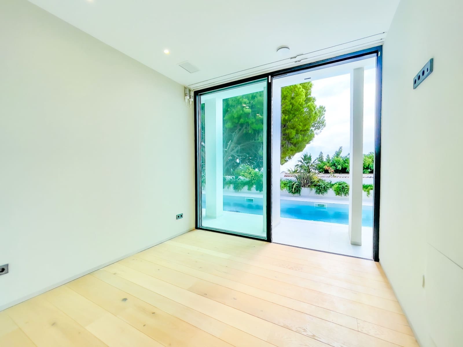 5 bedroom Villa for sale in Altea - € 4,700,000 (Ref: 9328343)