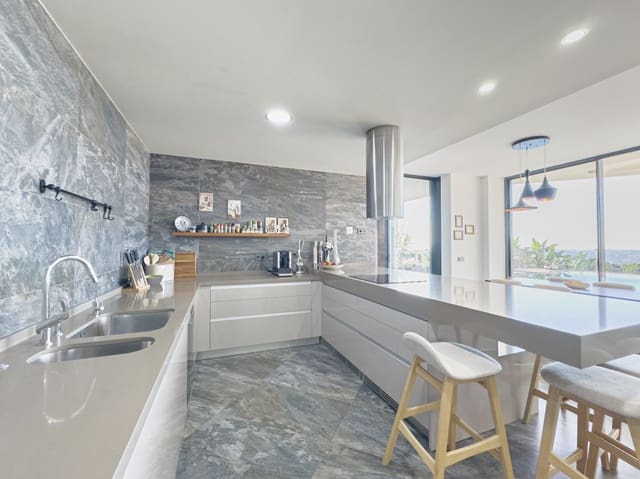 Chalet de 3 habitaciones en Altea en venta con piscina garaje - 2.650.000 € (Ref: 9328346)