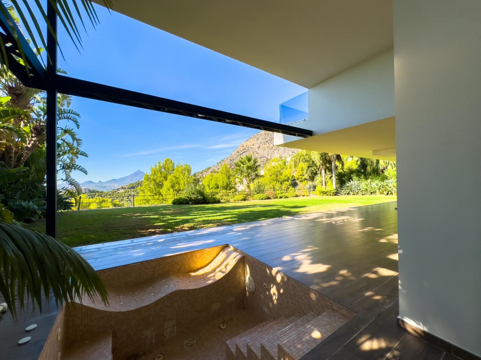 3 bedroom Villa for sale in Altea with pool garage - € 2,650,000 (Ref: 9328346)