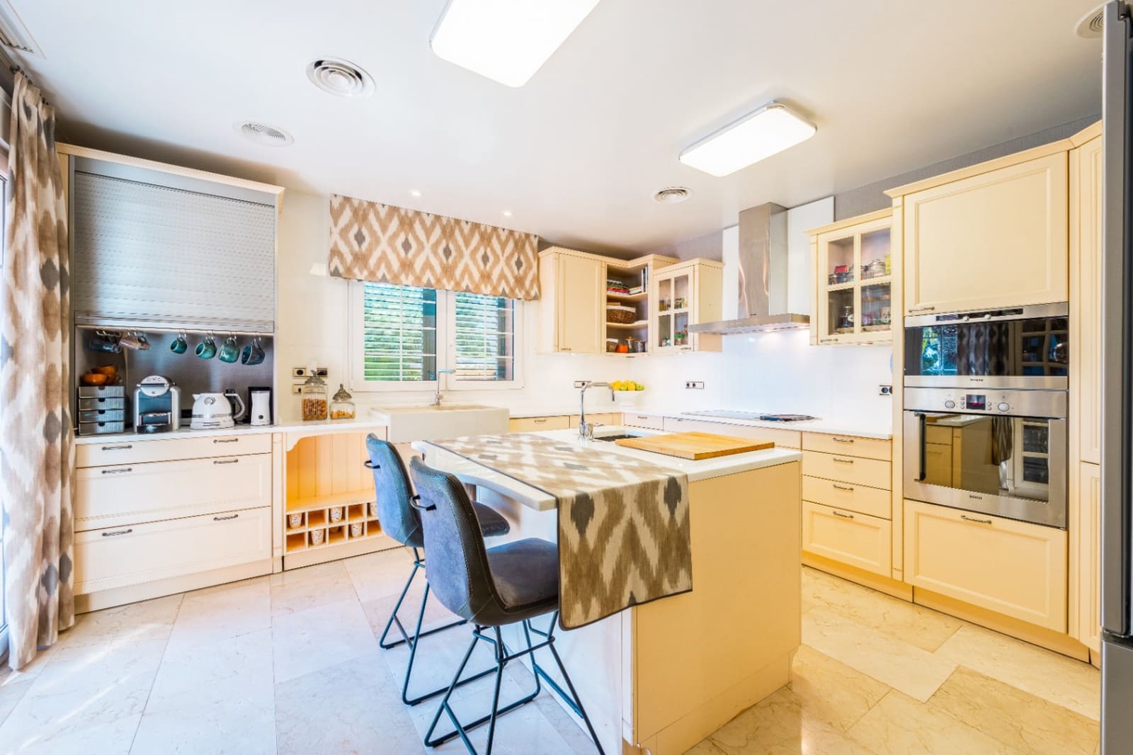 3 bedroom Villa for sale in Altea la Vella with pool garage - € 2,950,000 (Ref: 9328351)