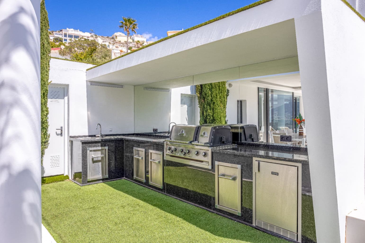 6 bedroom Villa for sale in Altea with pool garage - € 2,700,000 (Ref: 9328352)