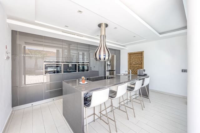 6 Zimmer Villa zu verkaufen in Altea mit Pool Garage - 2.700.000 € (Ref: 9328352)