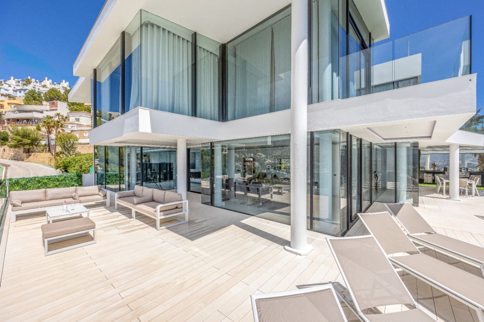 6 bedroom Villa for sale in Altea with pool garage - € 2,700,000 (Ref: 9328352)