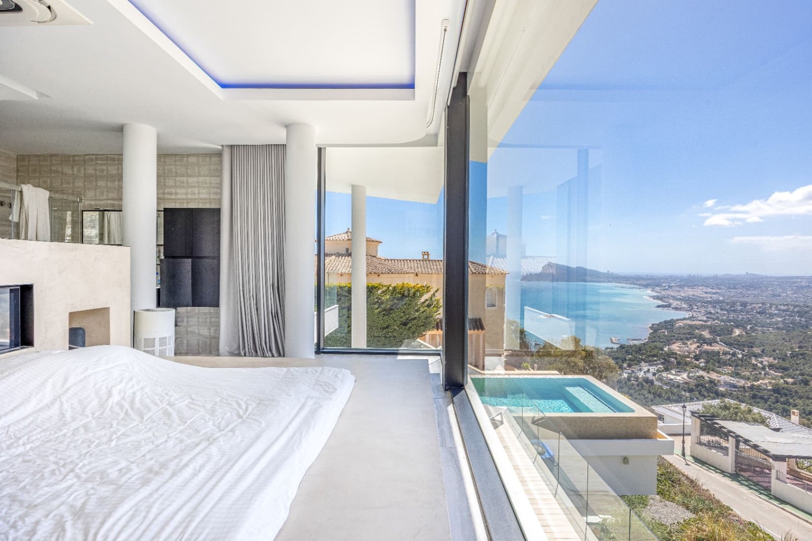 6 bedroom Villa for sale in Altea with pool garage - € 2,700,000 (Ref: 9328352)