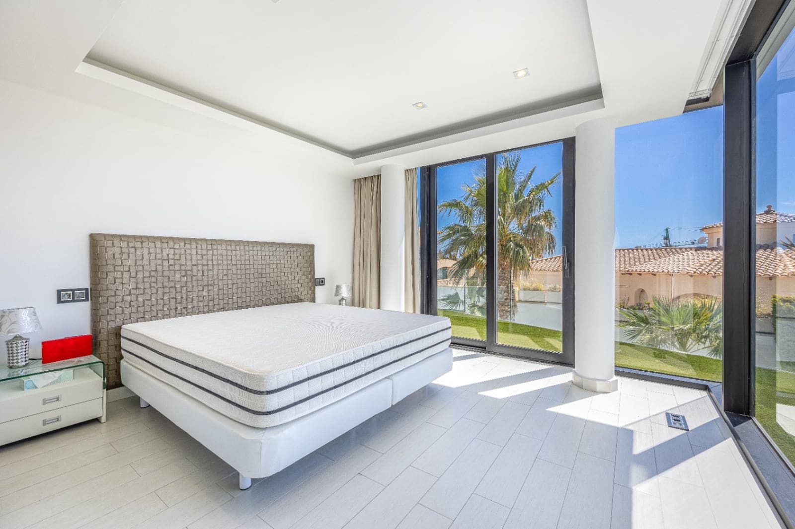 6 bedroom Villa for sale in Altea with pool garage - € 2,700,000 (Ref: 9328352)