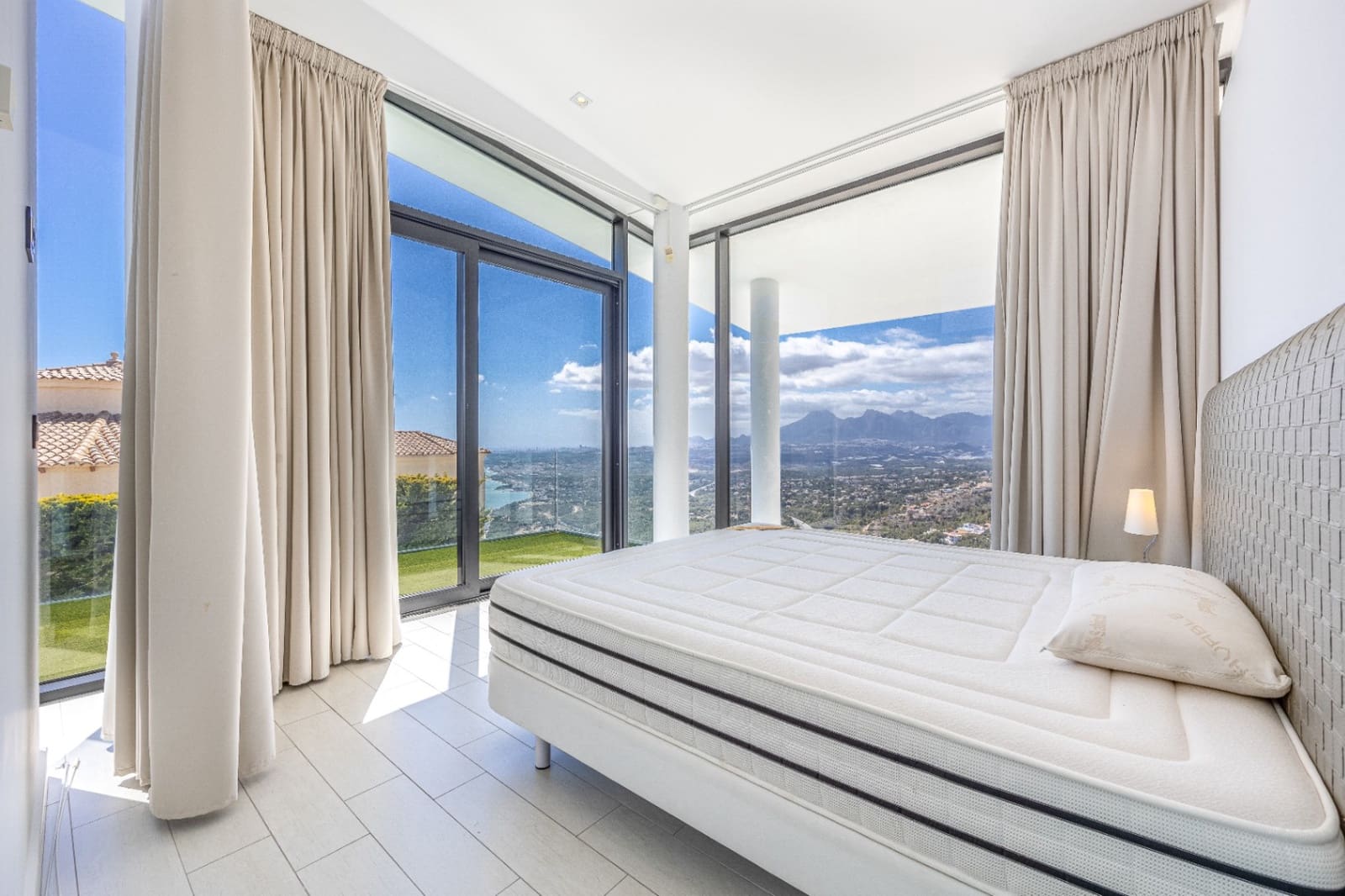 6 bedroom Villa for sale in Altea with pool garage - € 2,700,000 (Ref: 9328352)