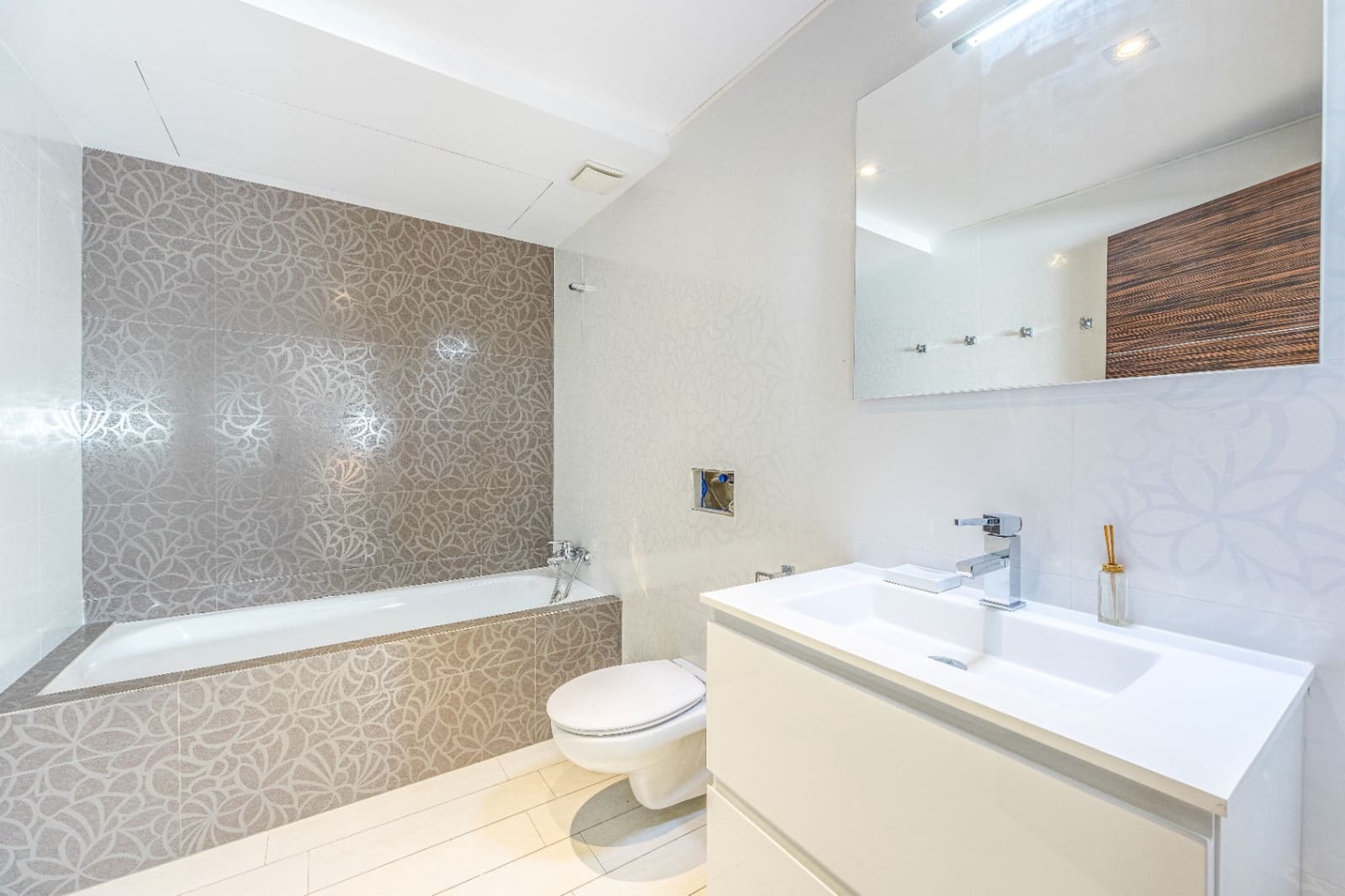 6 bedroom Villa for sale in Altea with pool garage - € 2,700,000 (Ref: 9328352)