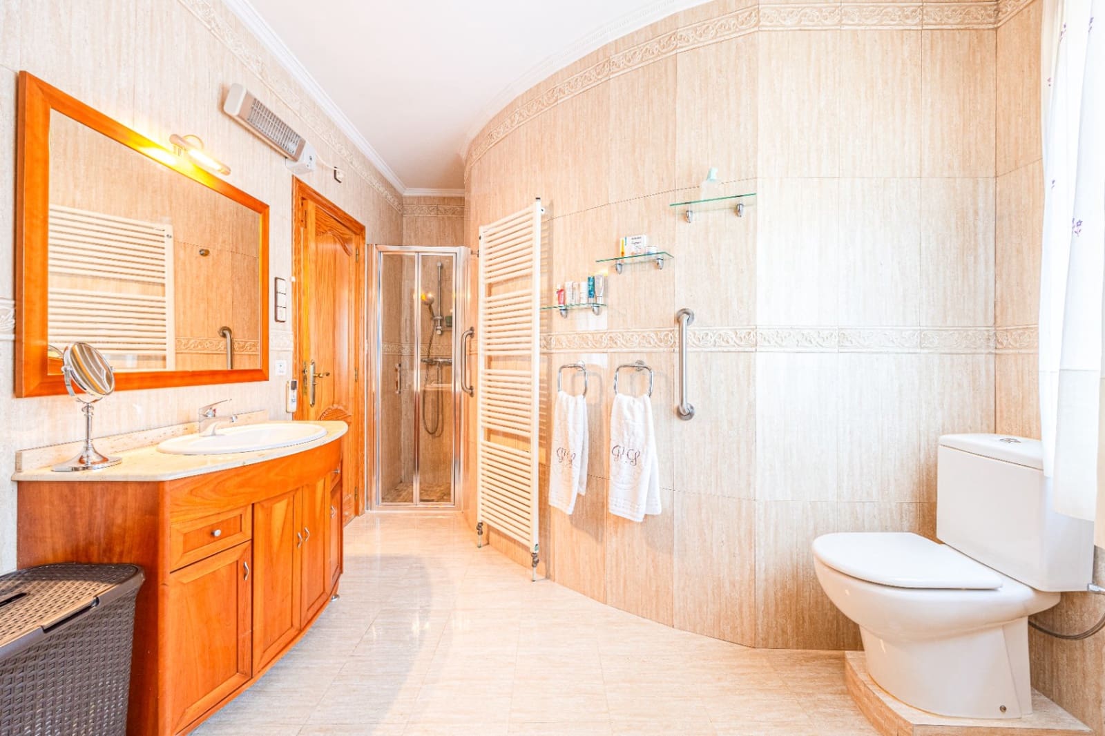 6 slaapkamer Villa te koop in Alhama Springs met zwembad garage - € 1.800.000 (Ref: 9328353)