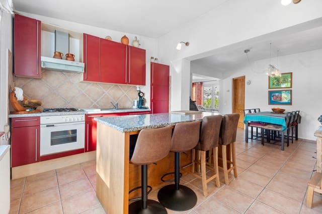 Chalet de 6 habitaciones en Altea en venta con piscina garaje - 740.000 € (Ref: 9328358)