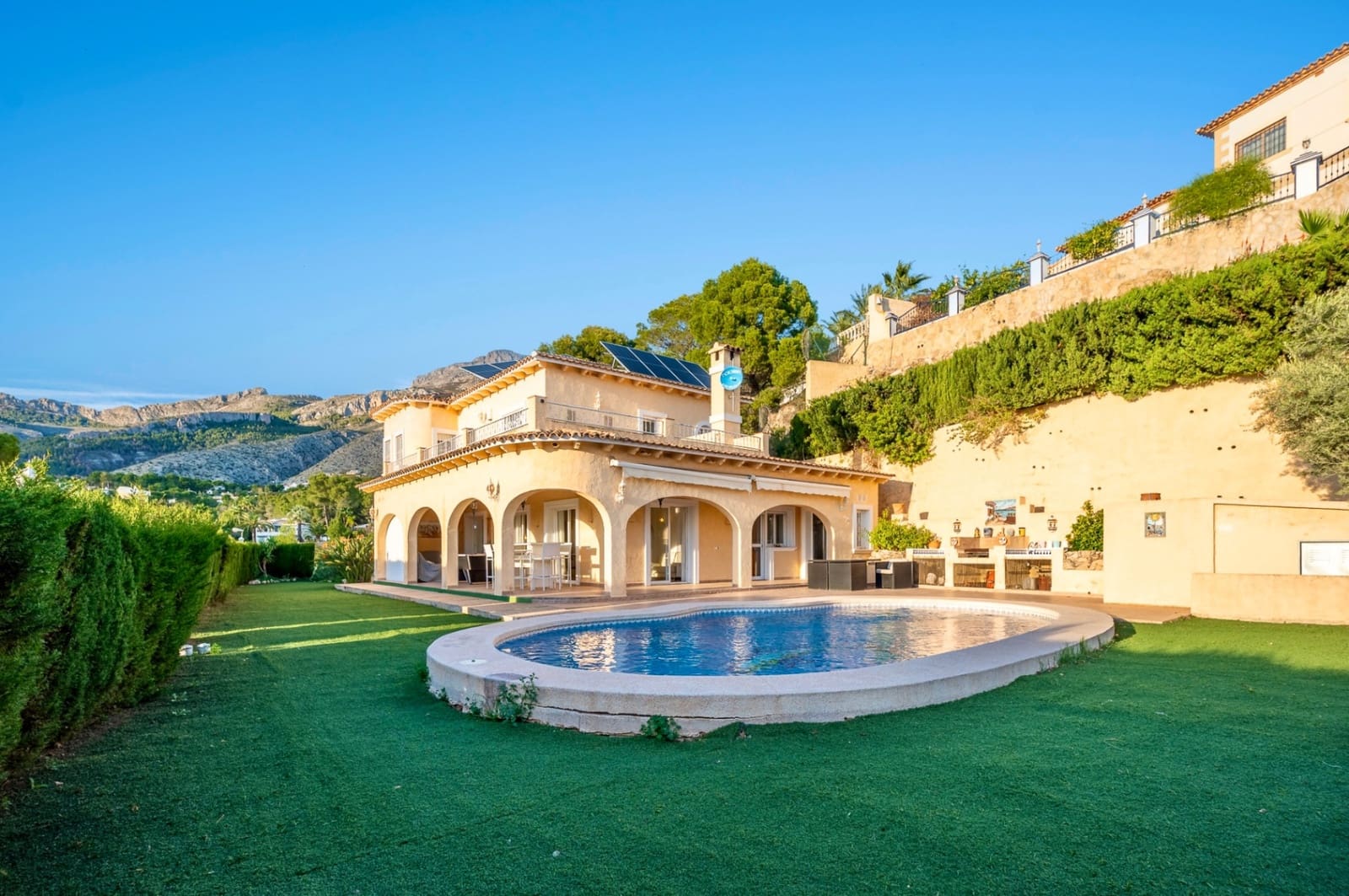 4 soverom Villa til salgs i Alhama Springs med svømmebasseng garasje - € 1 500 000 (Ref: 9328359)