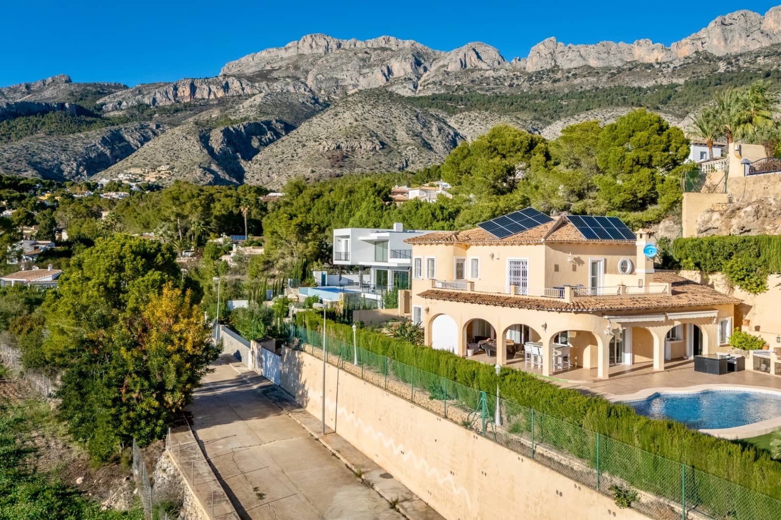 4 soverom Villa til salgs i Alhama Springs med svømmebasseng garasje - € 1 500 000 (Ref: 9328359)