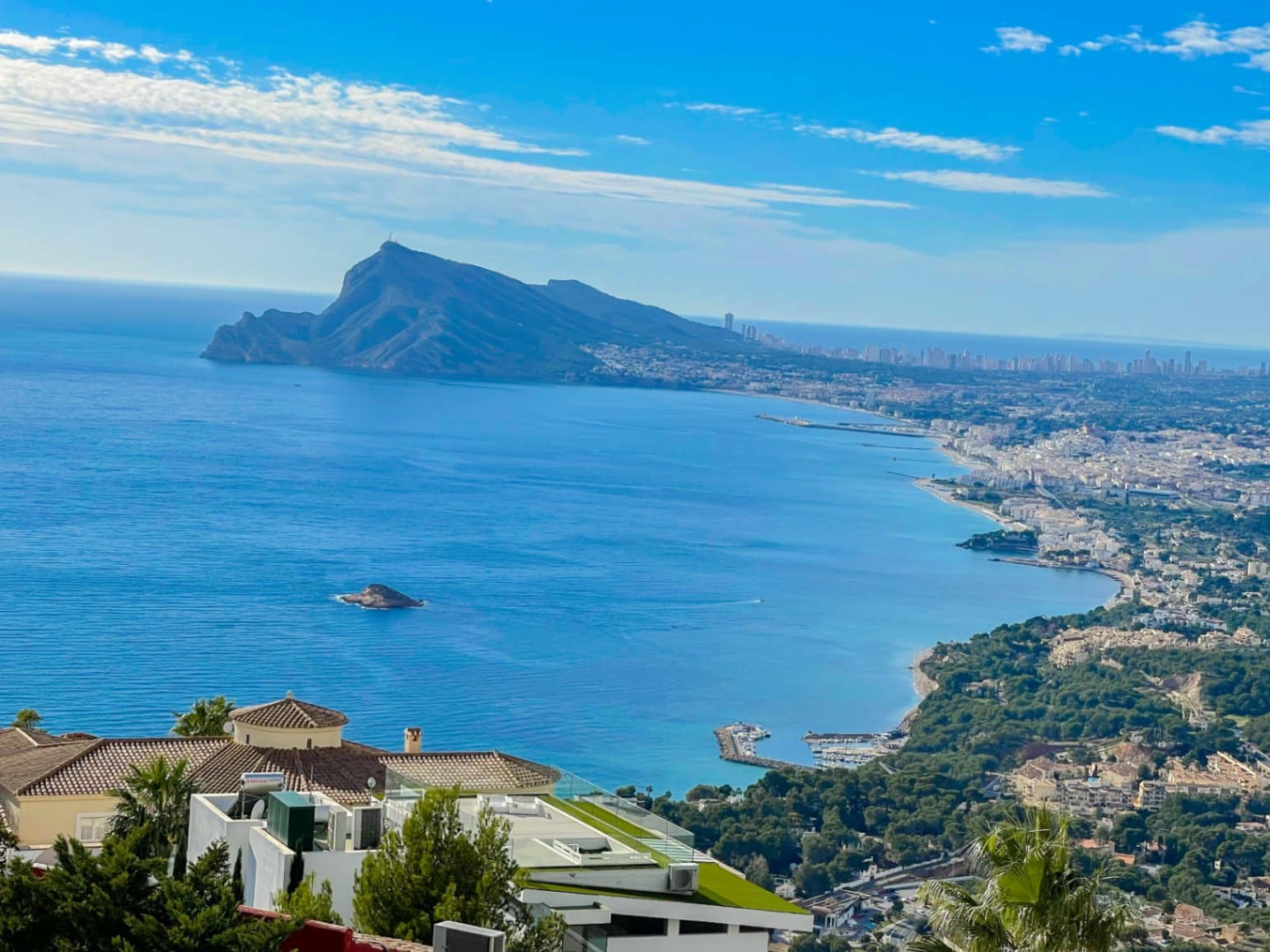 5 bedroom Villa for sale in Altea with pool garage - € 1,600,000 (Ref: 9328362)