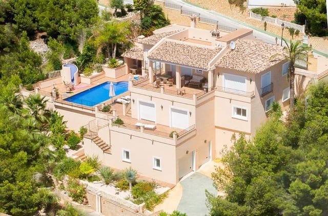 5 bedroom Villa for sale in Altea with pool garage - € 1,600,000 (Ref: 9328362)