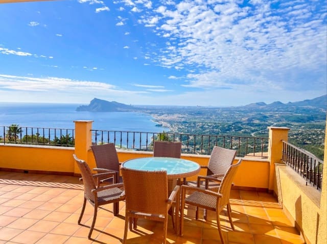 5 bedroom Villa for sale in Altea with pool garage - € 1,600,000 (Ref: 9328362)