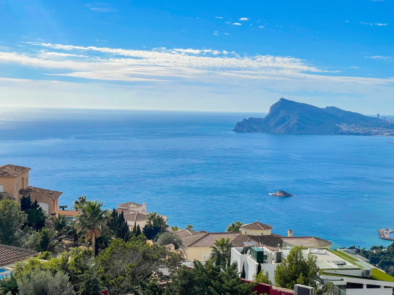 5 bedroom Villa for sale in Altea with pool garage - € 1,600,000 (Ref: 9328362)