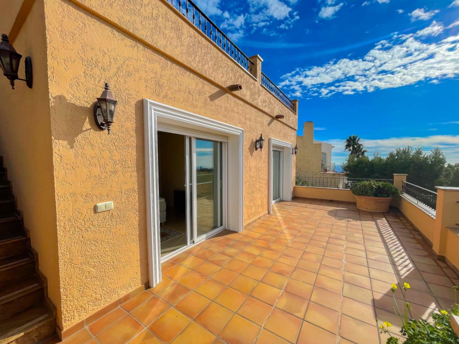5 bedroom Villa for sale in Altea with pool garage - € 1,600,000 (Ref: 9328362)