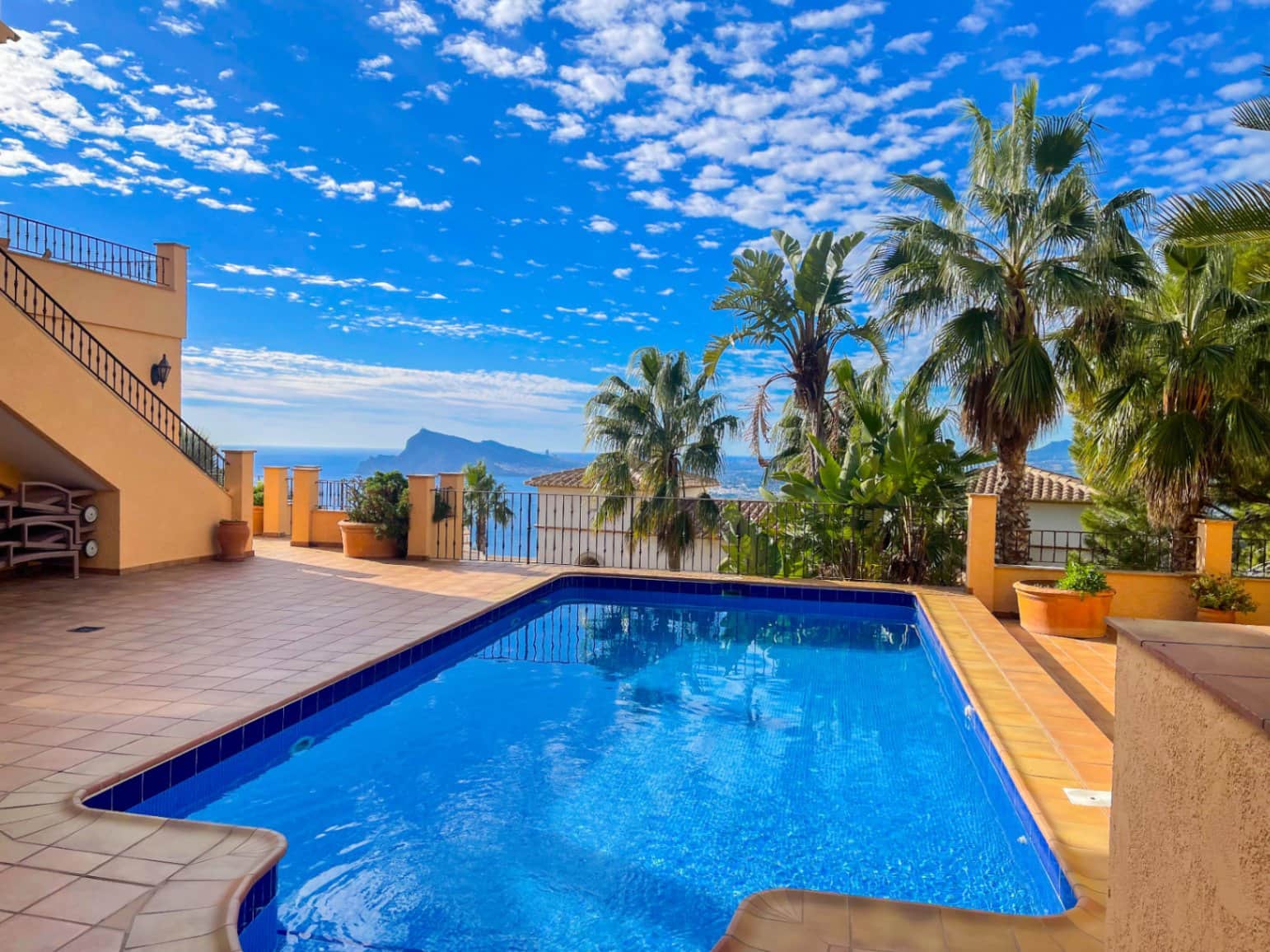 5 bedroom Villa for sale in Altea with pool garage - € 1,600,000 (Ref: 9328362)