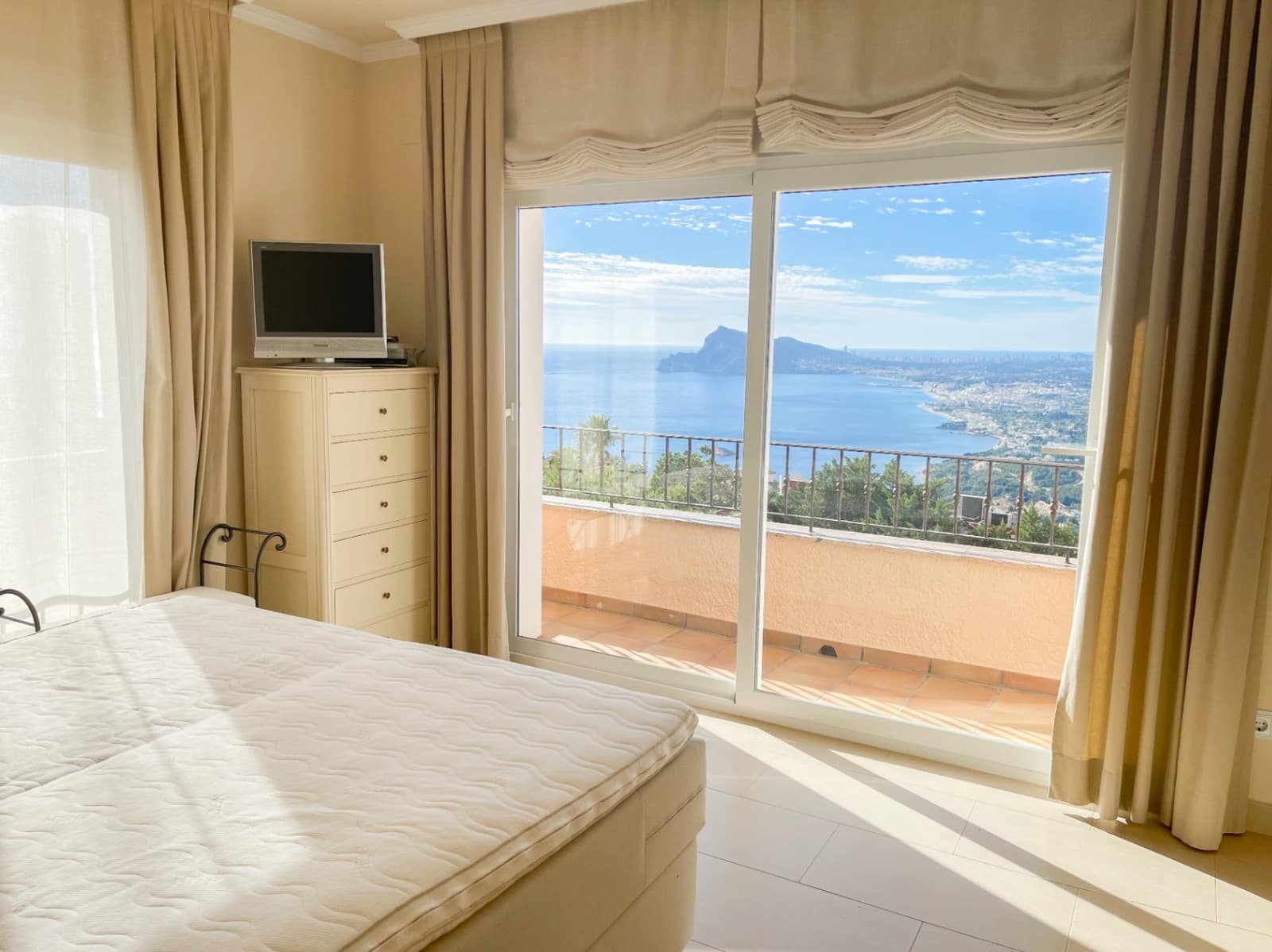 5 bedroom Villa for sale in Altea with pool garage - € 1,600,000 (Ref: 9328362)