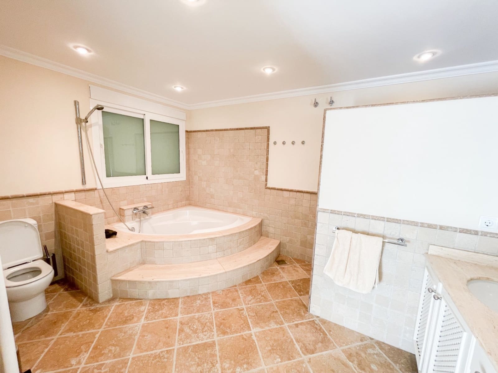 5 bedroom Villa for sale in Altea with pool garage - € 1,600,000 (Ref: 9328362)